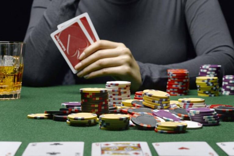 Cach Doc Bai Doi Thu Trong Poker – Nghe Thuat Nhin Xuyen La Bai